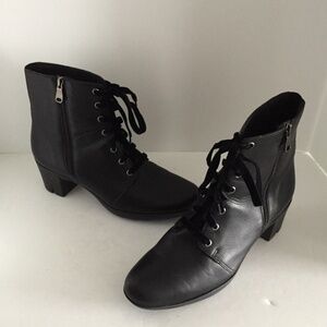 Munro Women Brittie Ankle Boots Leather Booties Round Toe Velvet Laces 11.5M EUC